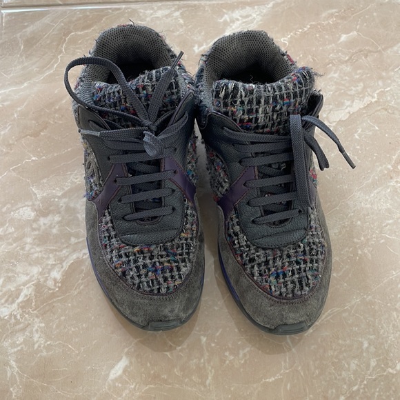 Chanel tweed sneaker - Picture 2 of 6